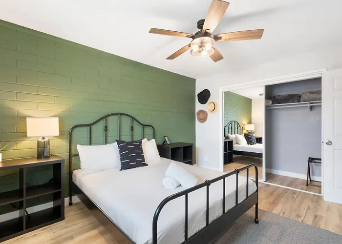 Apartment Chic Apts 1-4fashionsquareoldtown