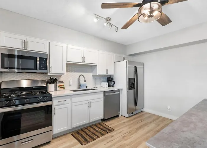 Chic Apts 1-4fashionsquareoldtown Apartment *