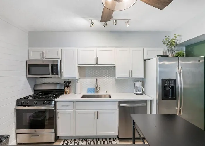 Apartment Chic Apts 1-4fashionsquareoldtown *