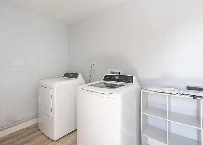 Apartment Chic Apts 1-4fashionsquareoldtown