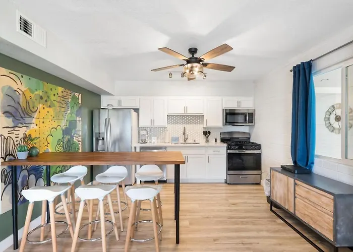 Apartment Chic Apts 1-4fashionsquareoldtown