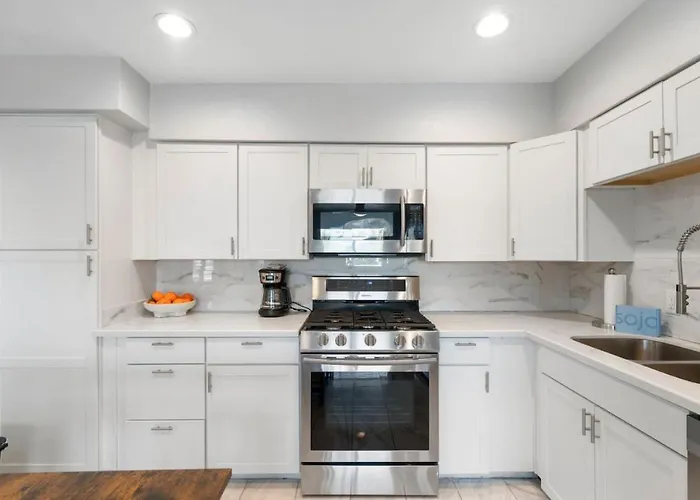 Chic Apts 1-4fashionsquareoldtown Apartment *